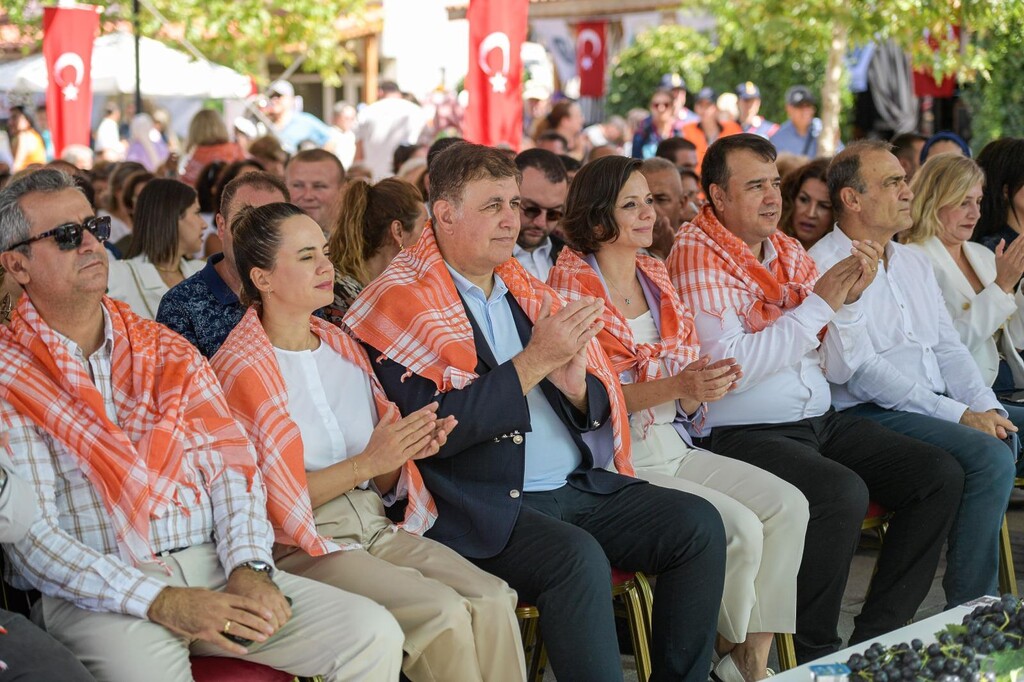 İzmir Büyükşehir Başkanı Cemil Tugay ve Karabağlar Belediye Başkanı Helil Kınay