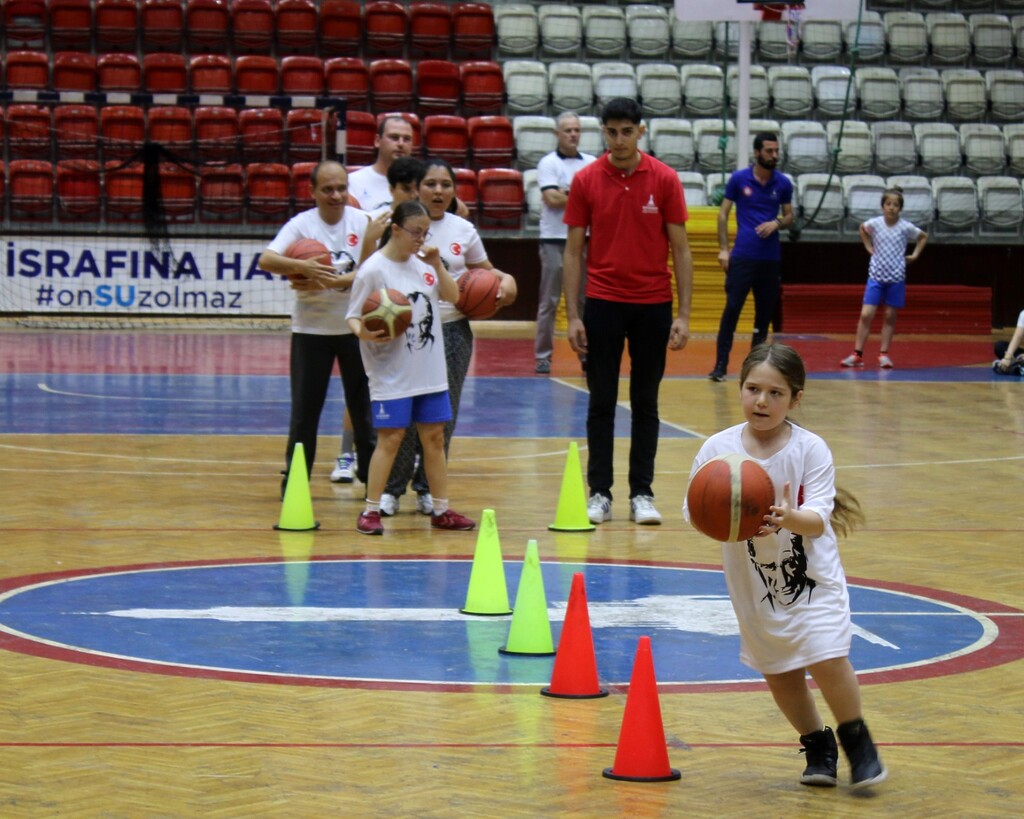 İzmir Büyükşehir Belediyesi'nin Kış Spor Okulları 23 Eylül'de başlıyor