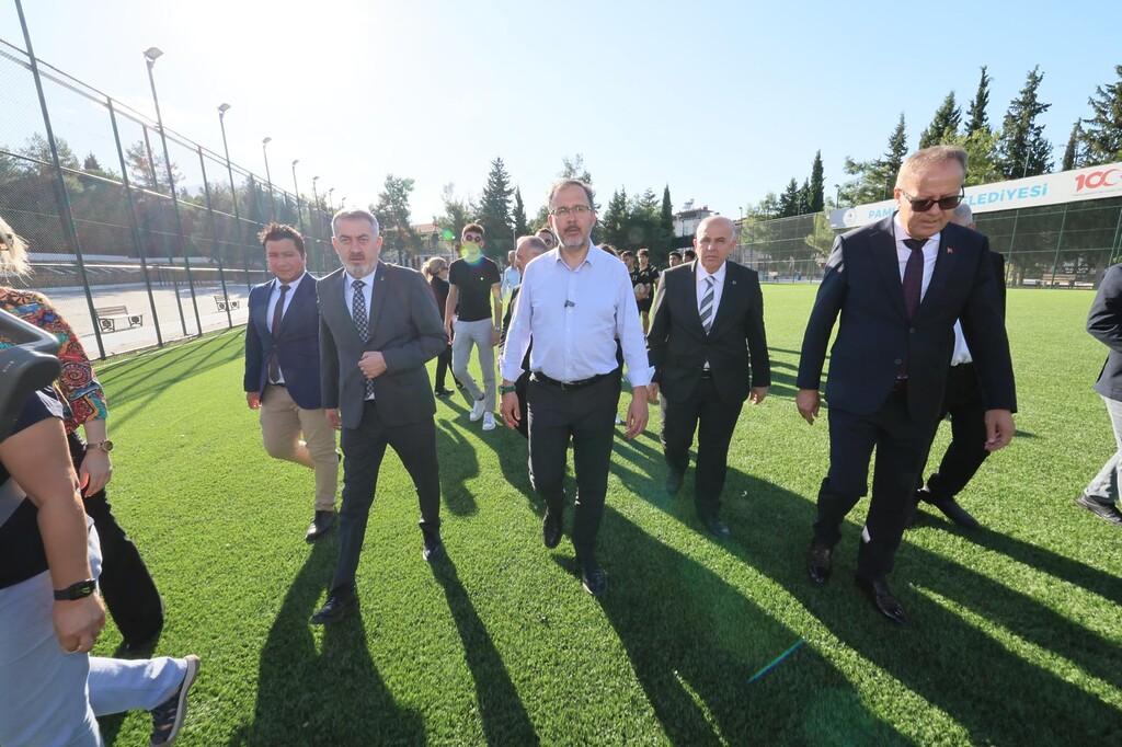 İzmir Milletvekili Mehmet Kasapoğlu Önceki dönem Gençlik ve Spor Bakanı, AK Parti İzmir Milletvekili Dr. Mehmet Kasapoğlu Denizli'de.