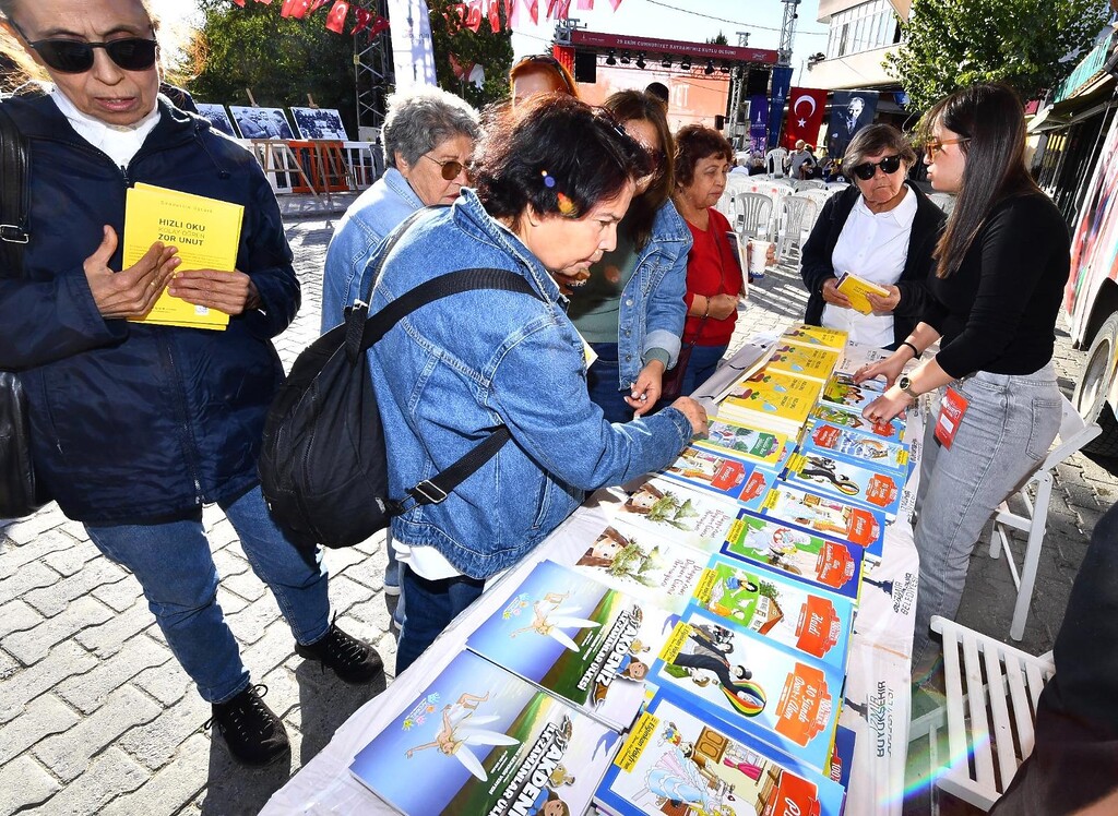 “Cumhuriyet Her Yerde” etkinliğinin durağı bu kez Seferihisar’ın Ulamış mahallesiydi.