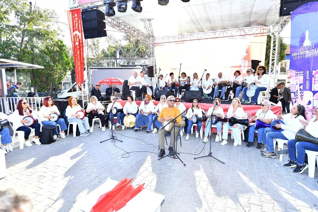 “Cumhuriyet Her Yerde” etkinliğinin durağı bu kez Seferihisar’ın Ulamış mahallesiydi.