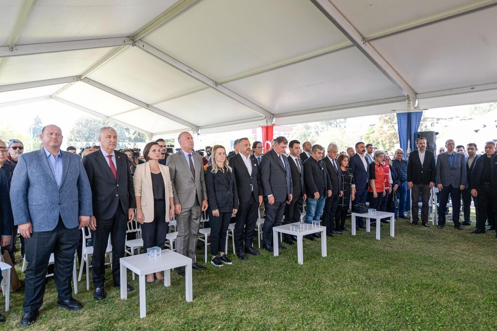 İzmir Büyükşehir Belediye Başkanı Cemil Tugay; "insanlarımızın deprem riskiyle yaşamasına izin veremeyiz"