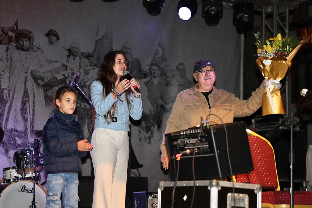 Çeşme Belediye Başkanı Lal Denizli; "Cumhuriyet ilelebet payidar kalacak"