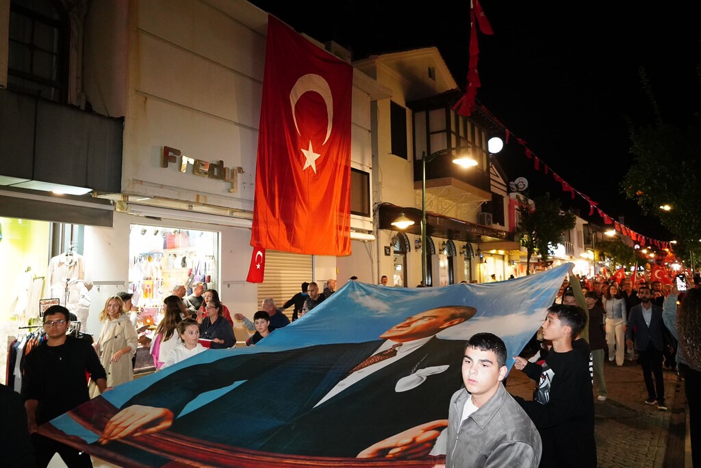 Çeşme Belediye Başkanı Lal Denizli; "Cumhuriyet ilelebet payidar kalacak"