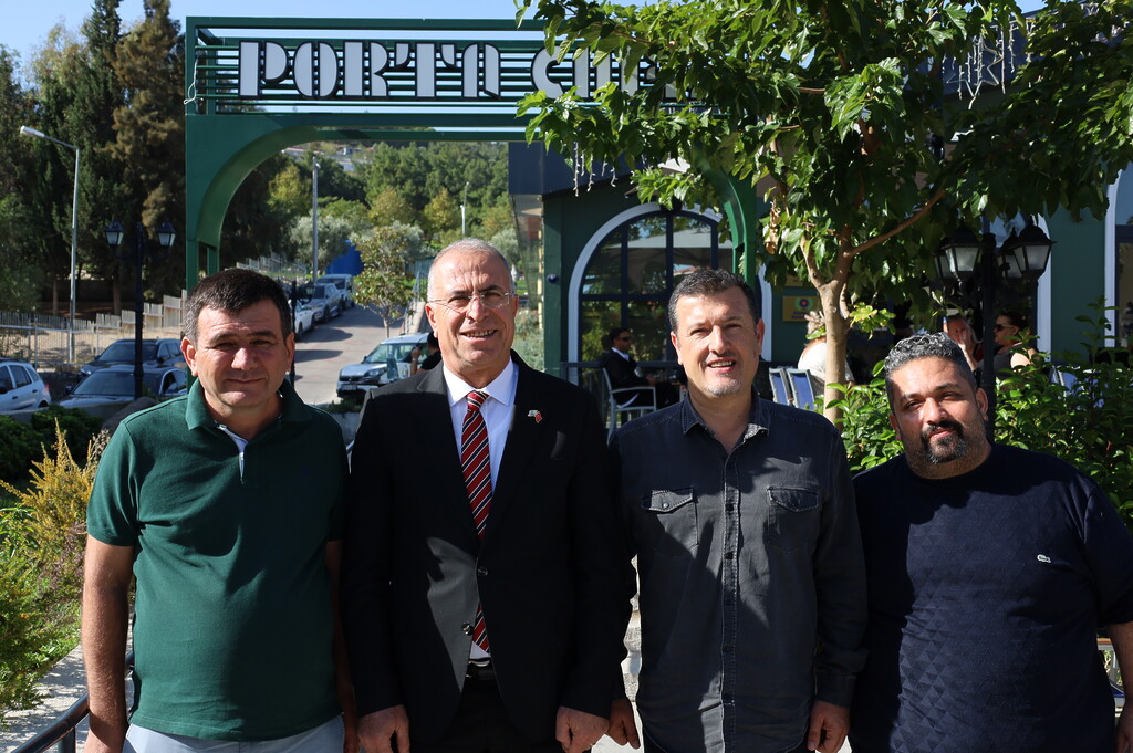 Gaziemir Belediye Başkanı Ünal Işık, Porta Cafe'de gazetecilerin sorularını yanıtladı.