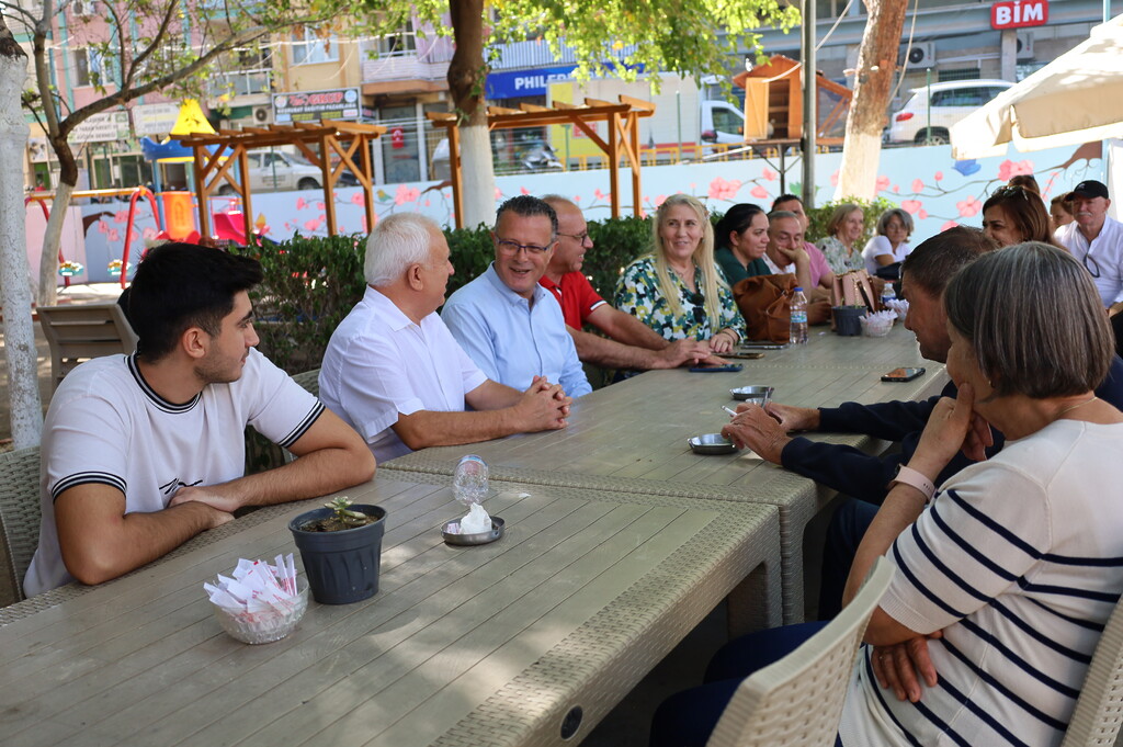 Alaşehir Belediye Başkanı Ahmet Öküzcüoğlu, İzmir'de yaşayan Alaşehirliler'i ağırladı