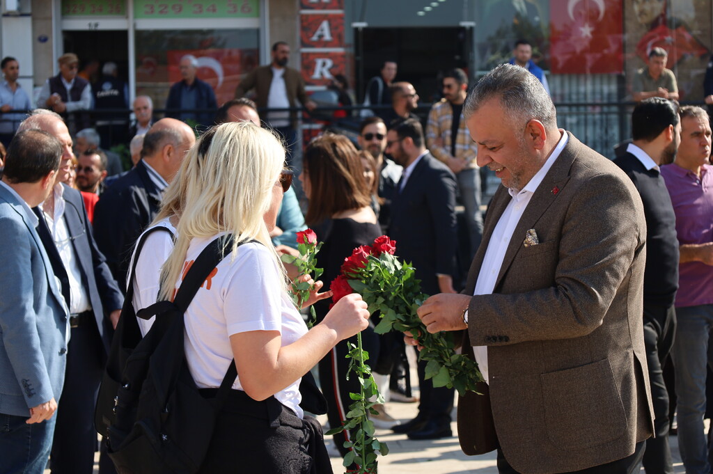 Cumhuriyet Bayramı Nedeniyle Çiğli'de çelen sunumu yapıldı.