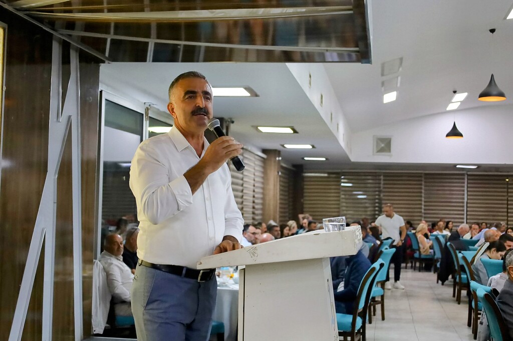 Yamanlar Cemevi'nin Eğitime Katkı Gecesi Siyasetin ve Sivil Toplum'un önemli isimlerini bir araya getirdi.