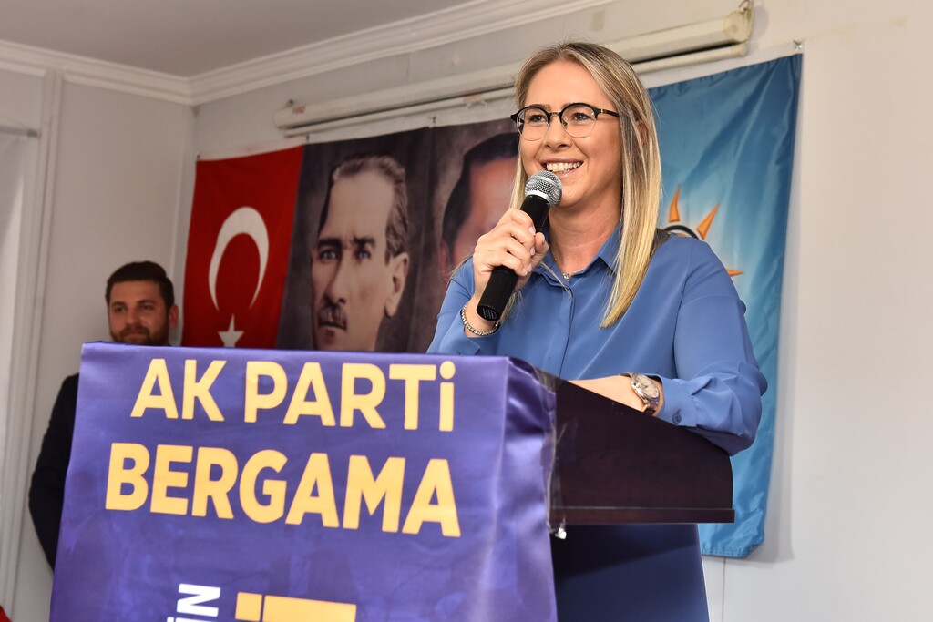 AK Parti Bergama Kongresi'nden Mesajlar