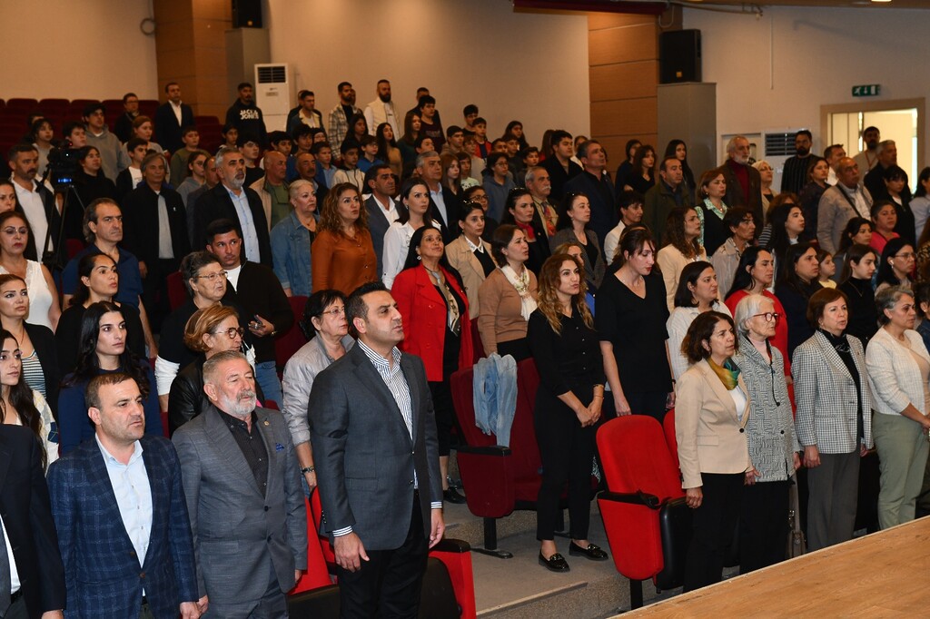 Çiğli'de Atatürk Belgeseline Büyük ilgi