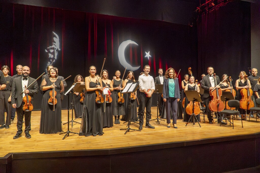 KARŞIYAKA ODA ORKESTRASI (KODA), YENİ SEZONU MUHTEŞEM BİR KONSERLE AÇTI.