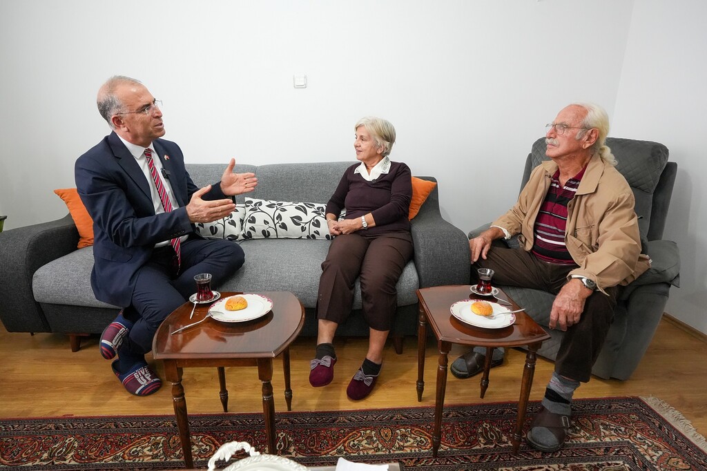 Başkan Ünal Işık'tan Lise Öğretmenine Ziyaret