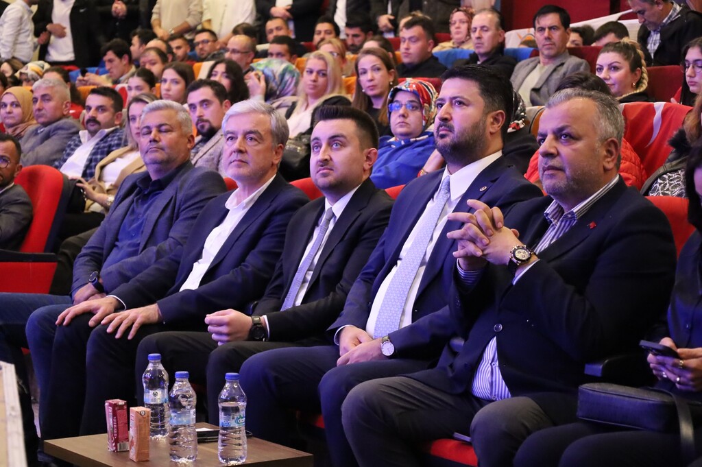 AK Parti Çiğli Gençlik Kolları Kongresi Gerçekleşti 