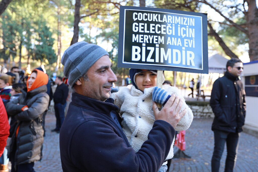 Meryem Ana’da nöbet başladı: Sözleşme imzalanana kadar buradayız