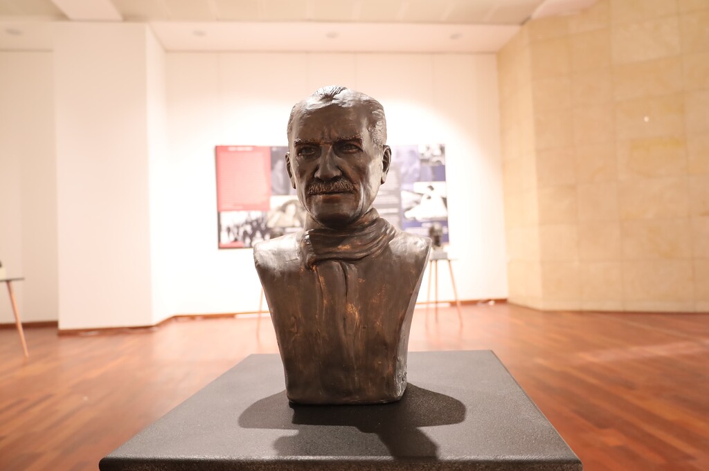 İzmir Adnan Saygun Sanat Merkezi'nde Atatürk Heykelleri Sergisi