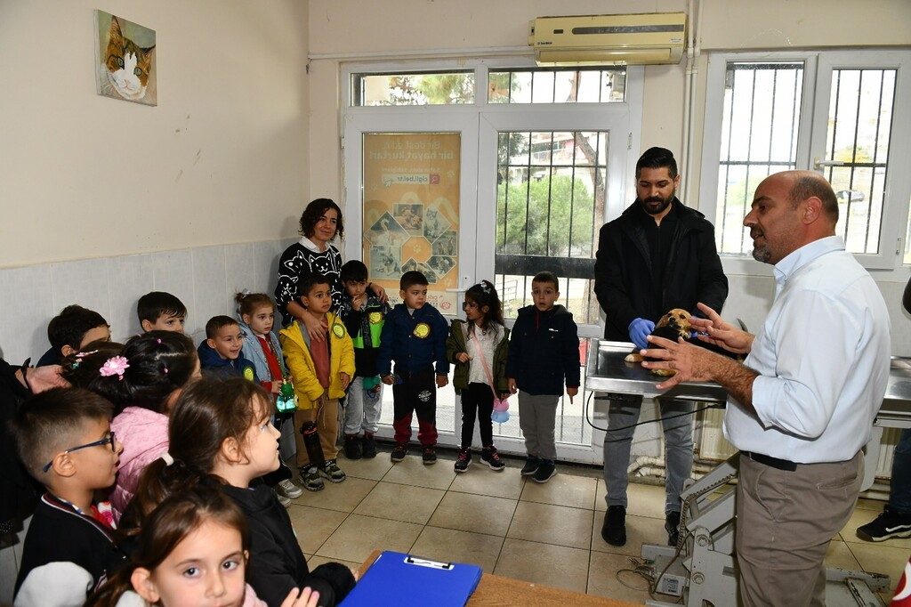 Çiğli Belediyesi'nden miniklere hayvan sevgisi semineri