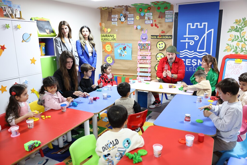 Çeşme Belediye Başkanı Lal Denizli "Yuvamız Çeşme"ninilkini açtı.