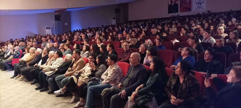 Çiğli'de "Özümüze Yolculuk" konseri büyük ilgi gördü.