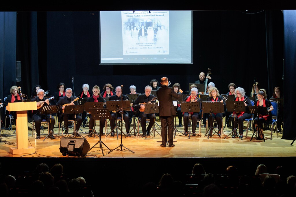 Türk kadınının gurur gününde muhteşem konser