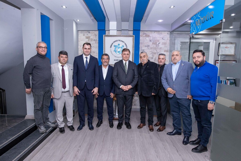 Aliağa'da Cemil Tugay'a hizmet teşekkürü