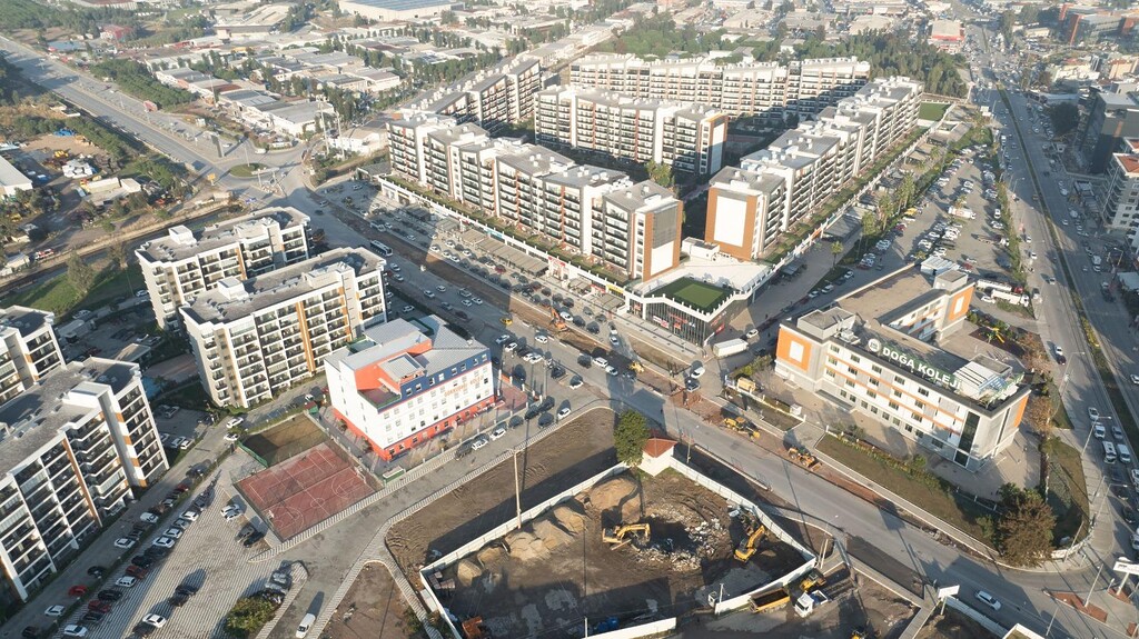 Çiğli Eski Havaalanı Caddesi'nde yol genişletme çalışması