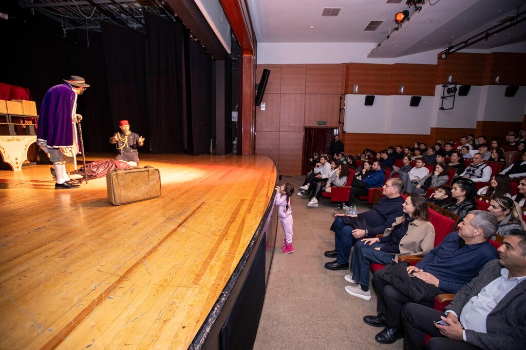 Mahalle Tiyatroları Buluşması,perdeyi “İstibdat Kumpanyası” ile kapattı