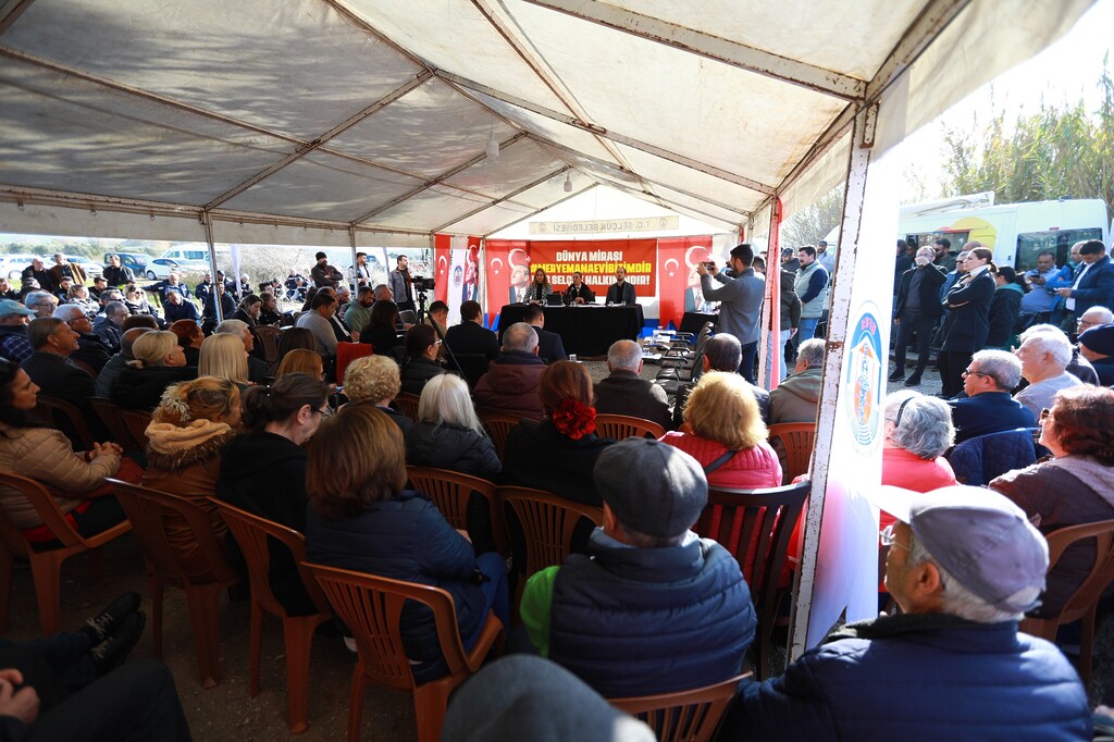 Efes Selçuk Belediye Meclisi Meryem Ama Evi Nöbet Alandında gerçekleşti.