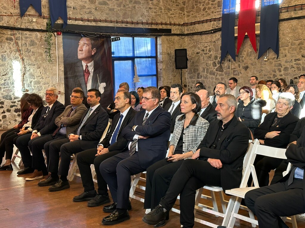 İzmir’de “Sağlıklı Kent İzmir” Konulu Programda Uyuşturucu ile Mücadele Mesajı Verildi