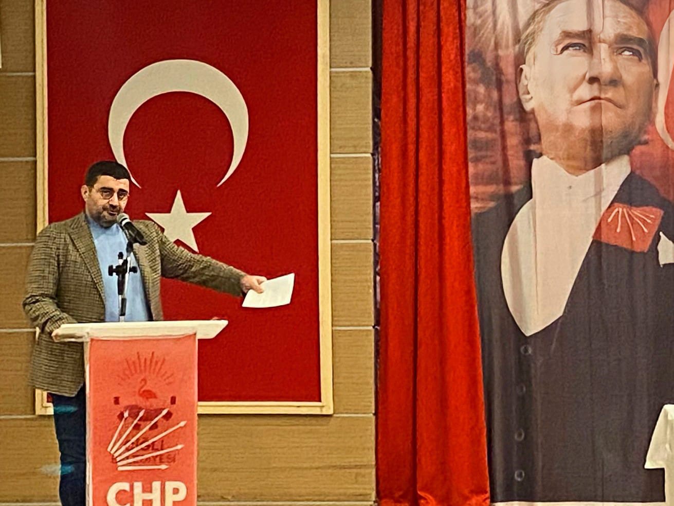 Süleyman Karadağ CHP Çiğli İlçe Başkanlığı'na adaylığını resmen açıkladı