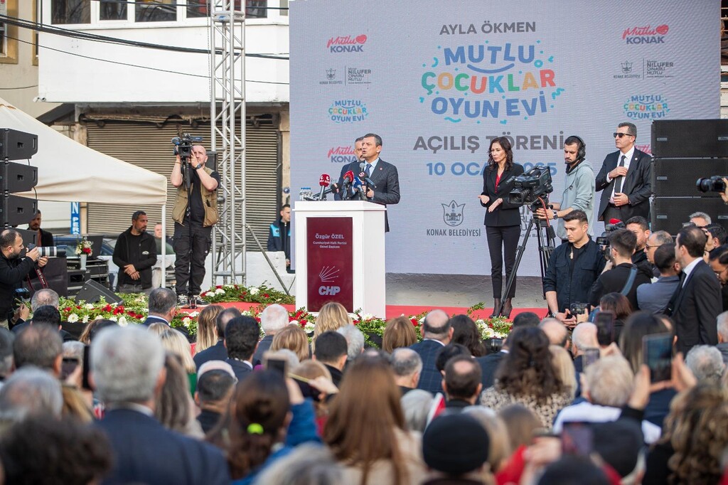 Özgür Özel; "Körfezi temizleme yetkisi bakanlıkta ama yapmıyor."