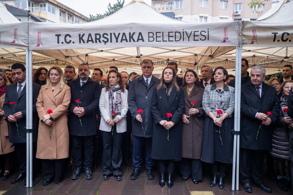 Zübeyde Hanım'ı anma törenine İzmir Büyükşehir Belediye Başkanı Dr. Cemil Tugay ve eşi Öznur Tugay’ın yanı sıra Cumhuriyet Halk Partisi İzmir İl Başkanı Şenol Aslanoğlu, Karşıyaka Belediye Başkanı B. Yıldız Ünsal ve ilçe belediye başkanları katıldı.