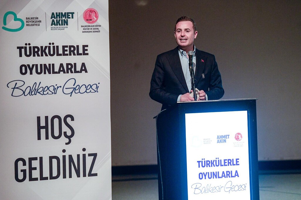 Balıkesir Belediye Başkanı Ahmet Akın, İzmir'de düzenlenen "Türkülerle Oyunlarla Balıkesir Gecesi"ne katıldı