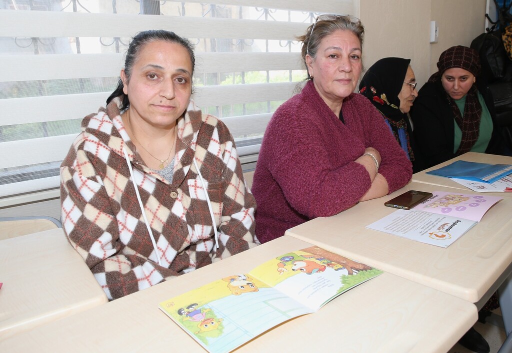 Çiğli Belediyesi'nden kadınlara yönelik okuma yazma kursu