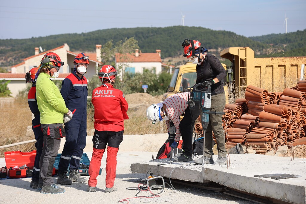 Urla Belediyesi ile AKUT arasında iş birliği.