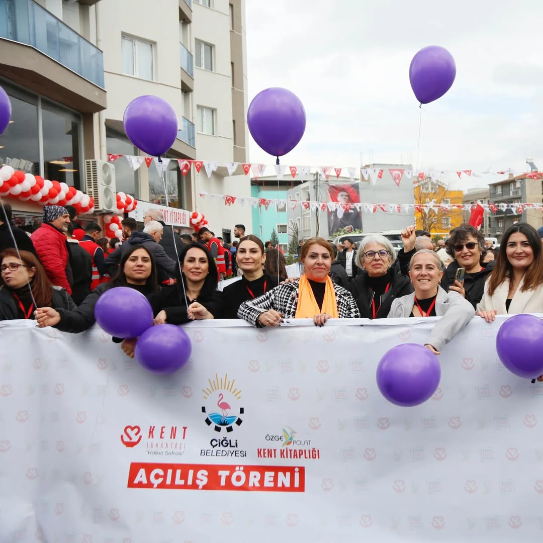 Cumhuriyet Halk Partisi Genel Başkanı Özgür Özel,  Çiğli’de düzenlenen törenle Balatçık Kent Lokantası ve Özge Polat Kent Kitaplığı'nın açılışını gerçekleştirdi. 