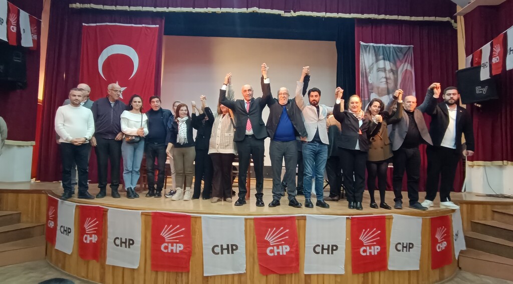 CHP Foça'da kazanan Kenan Düzgün oldu.