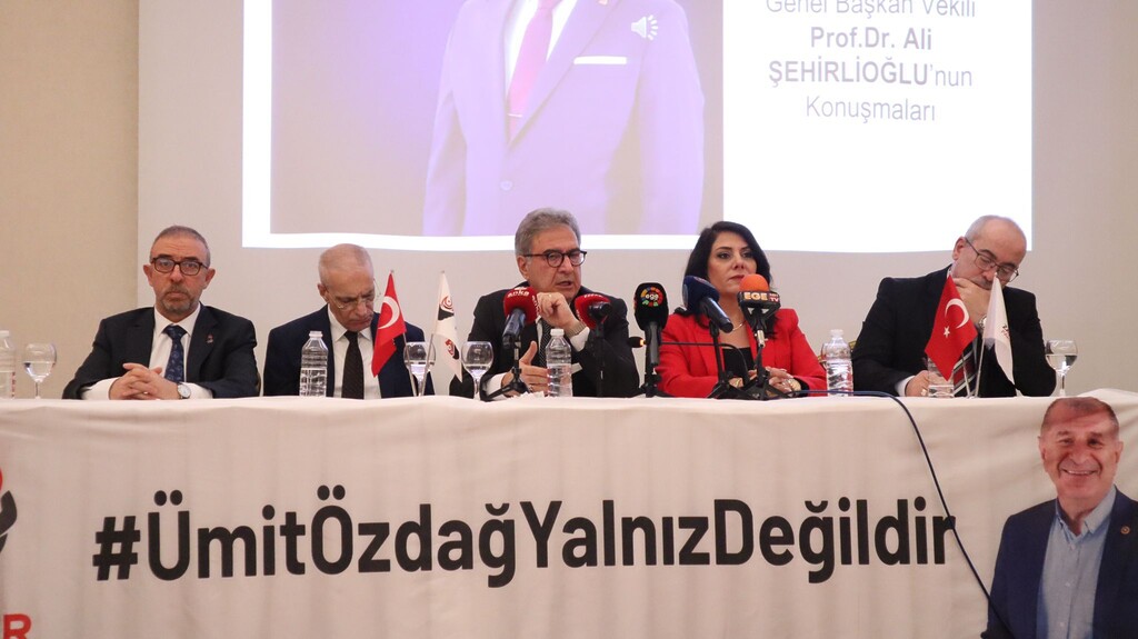 Zafer Partisi Genel Başkan Vekili Mehmet Ali Şehirlioğlu, İzmir'de Partililerine Seslendi