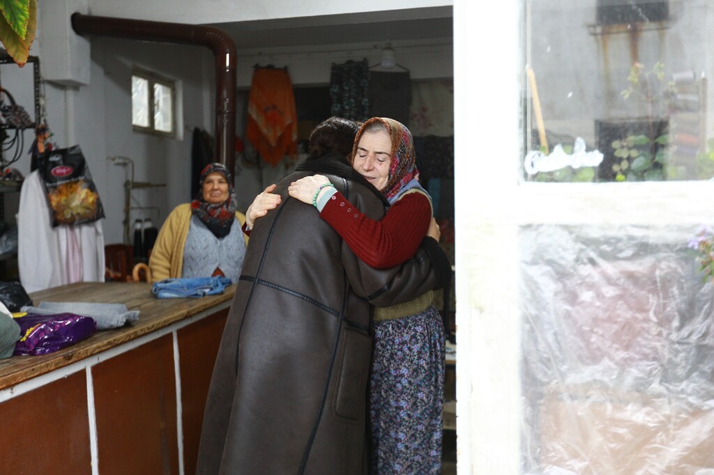 Filiz Ceritoğlu Sengel, Belevi esnafını da ziyaret etti.