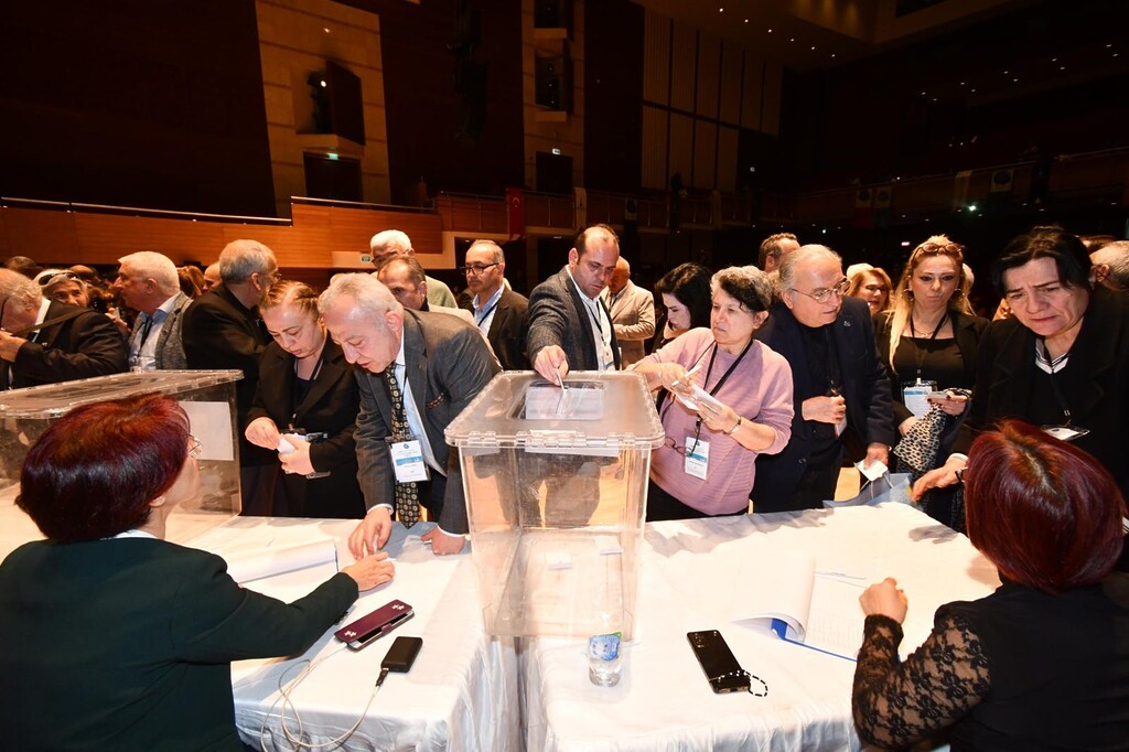 İzmir Kent Konseyi'nin yeni başkanı Özgür Topaç oldu.