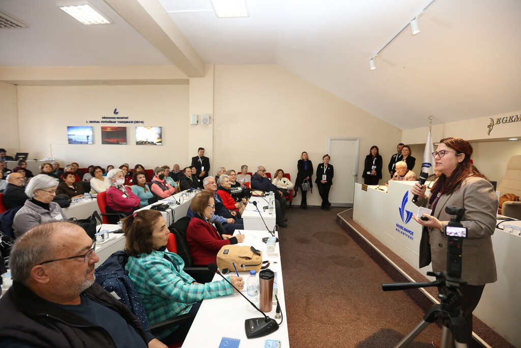 Güzelbahçe 3. Yaş Üniversitesi Eğitimlerine Başladı