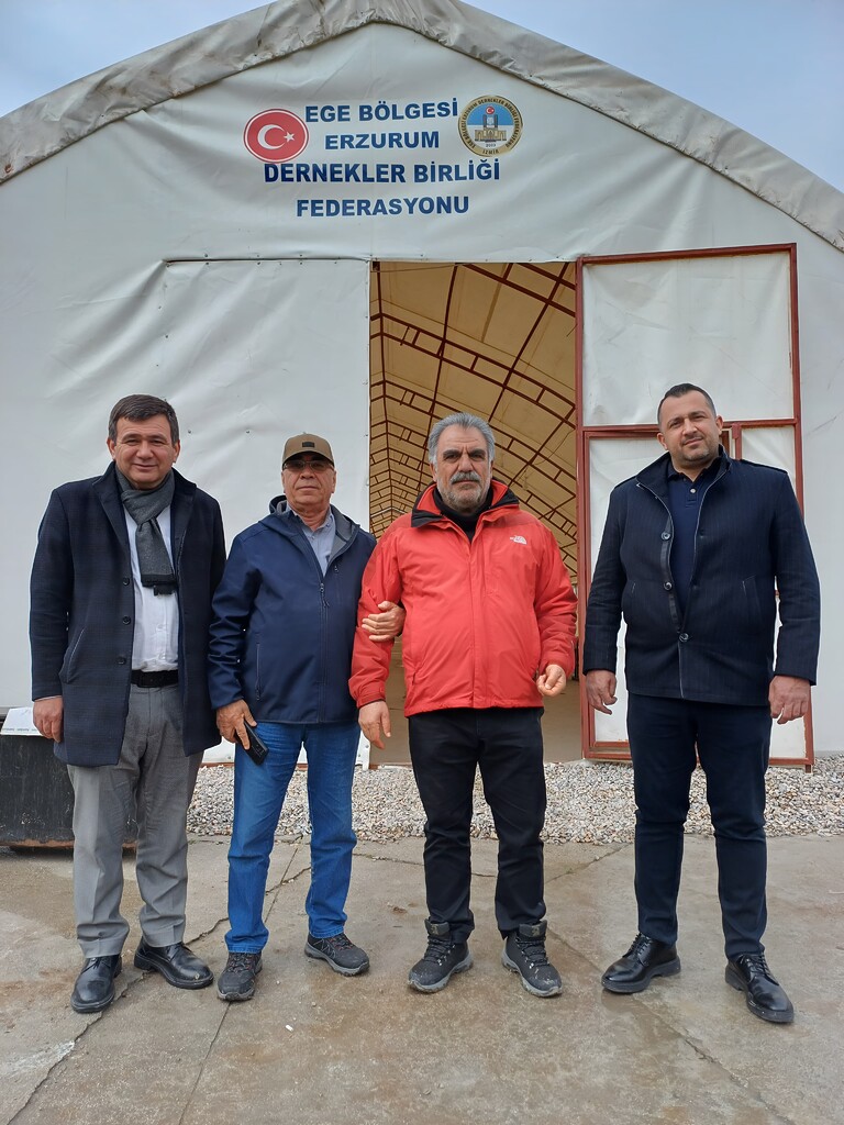 Ege Bölgesi Erzurum Dernekleri Federasyonu'ndan Çiğli'de Bin Kişilik İftar Çadırı