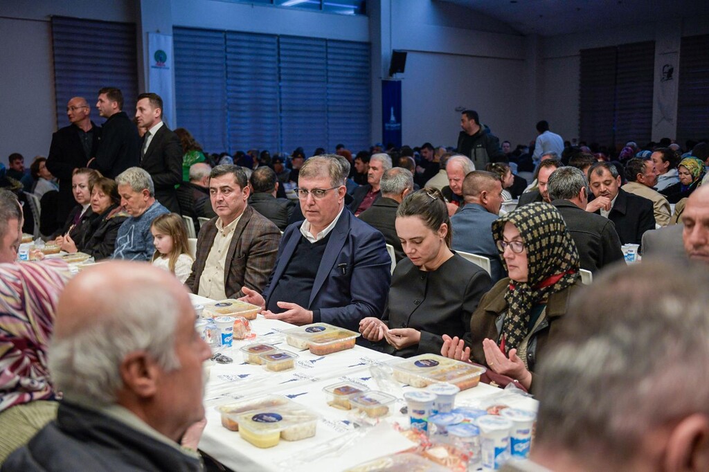 Başkan Tugay, ilk iftarda Ödemişlilerle buluştu