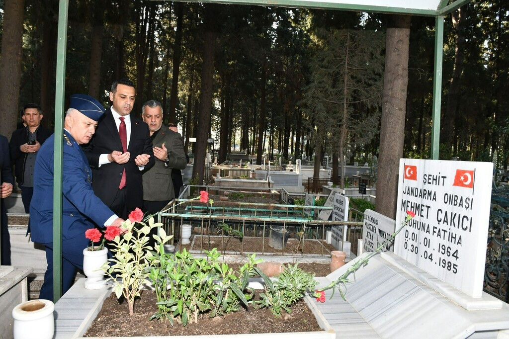 Çiğli Belediyesi'nden Çanakkale'ye Saygı Duruşu
