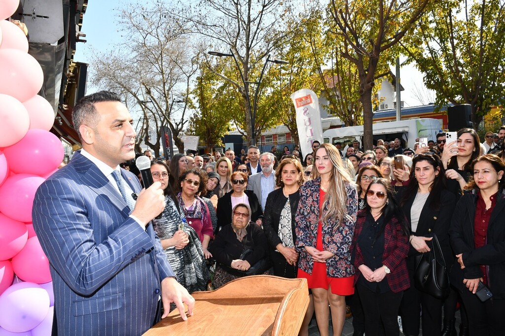 Çiğli’de “Kadın El Emeği Sokağı” AçıldıÇiğli’de “Kadın El Emeği Sokağı” Açıldı