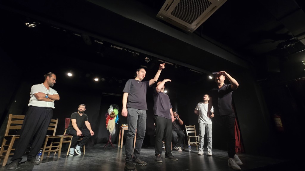 Enteresanart ve Bilge Oyuncular: Doğaçlamayla Sahneyi ve Eğitimi Dönüştürüyor 