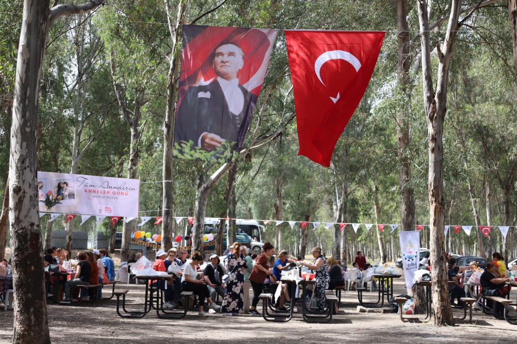 Çiğli Belediyesi'nden anneler günü pikniği