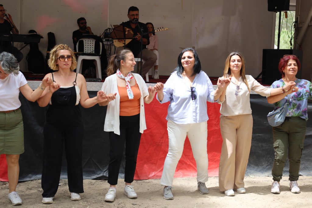 Çiğli Belediyesi'nden anneler günü pikniği