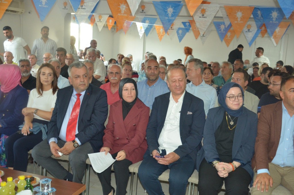 Ak Parti Çiğli Danışma Kurulu Toplantısında Hizmet Eleştirisi: “Çiğli İhmal Ediliyor”


