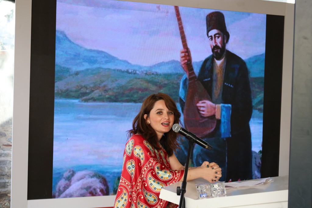 bati-azerbaycana-donus-cagrisi-bornovadan-yukseldi 
