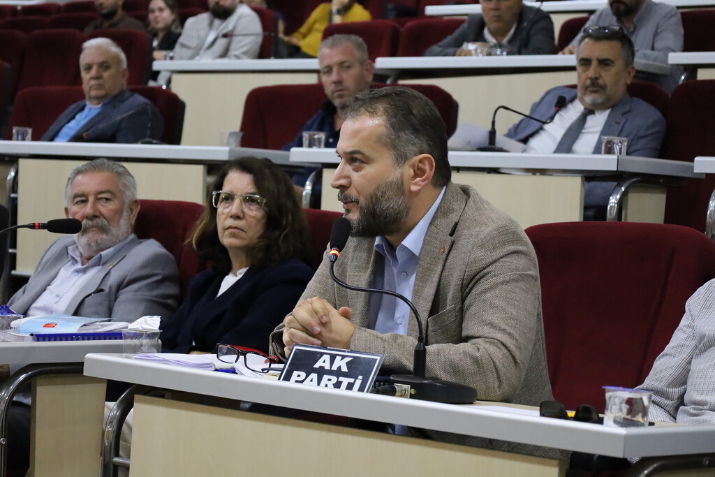 Çiğli Meclisi'nde Harmandalı Tartışması Büyüdü